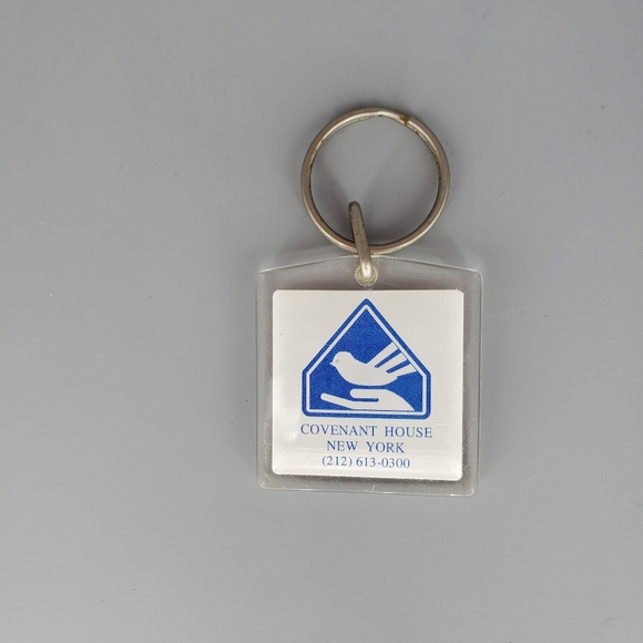 Convent House New York Keychain - Picture 1 of 5